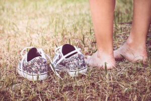 Woman legs barefoot in nature. Healthy people lifestyle. Woman barefoot on the grass.